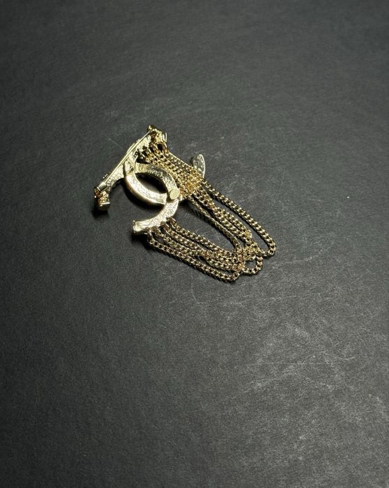 Brosa Chanel cu perle si pietre