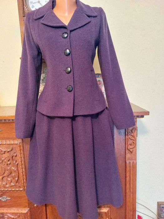 Costum nou, minunat- mov, cu fusta cloș, din stofa de lana si cașmir