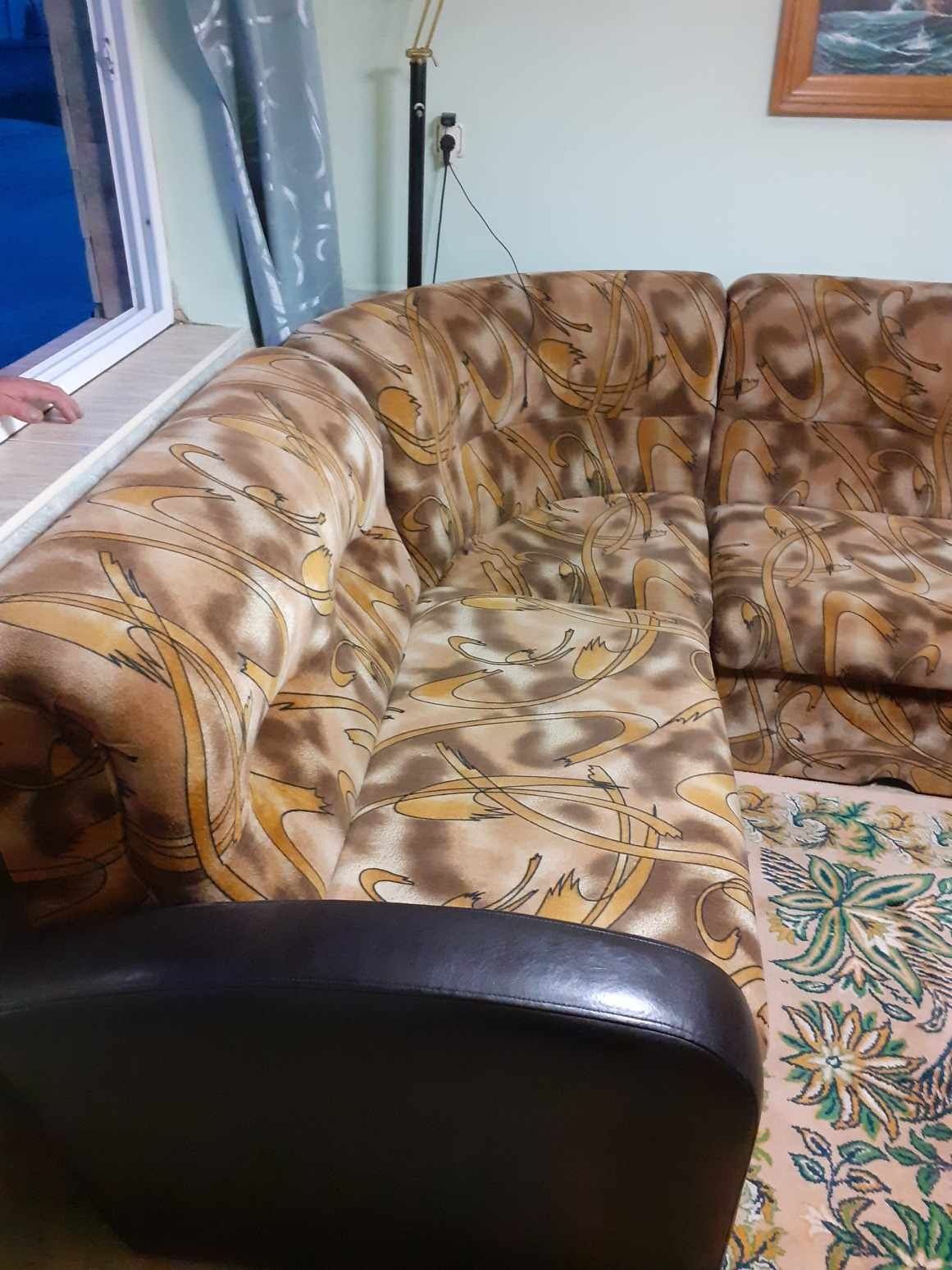 Продавам ъглов диван