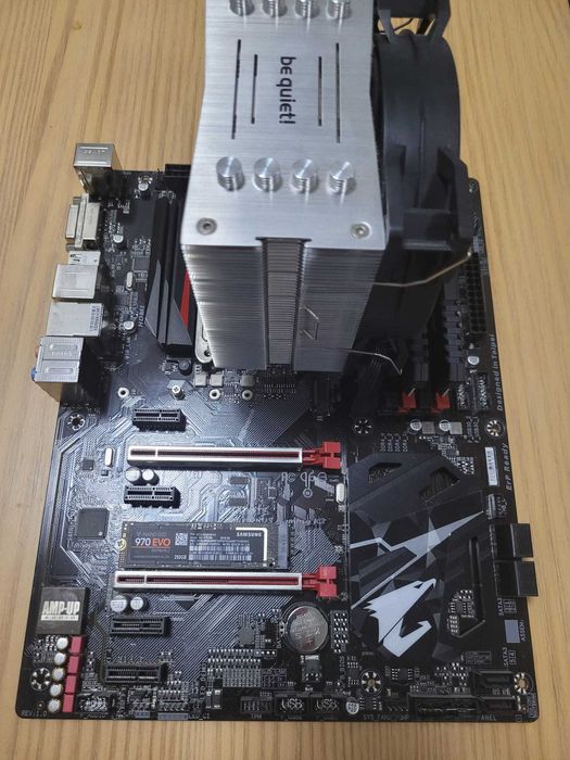 Processor Intel I7 8700K Si Placa de baza Gigabyte