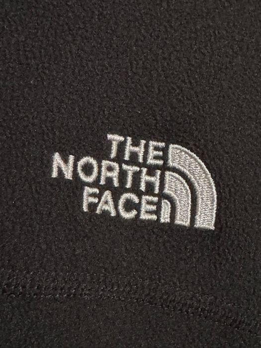 The North Face Polar. The North Face Men's Grey T-shirt.