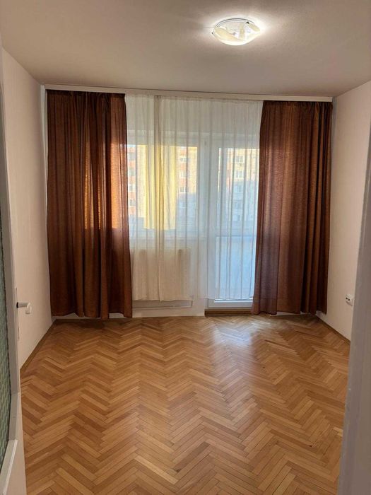 Închiriez apartament 67mp
