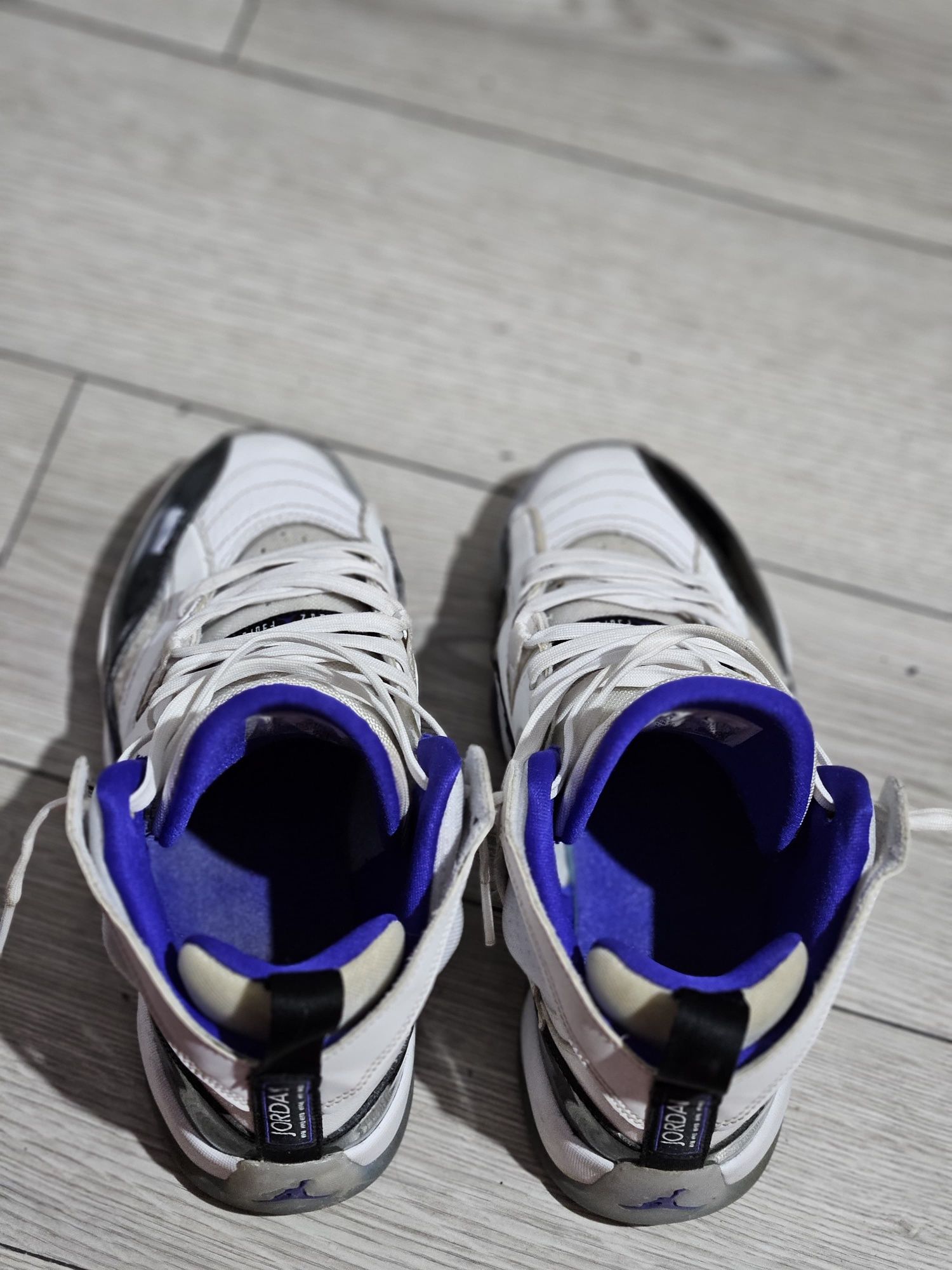 adidasi jordan jump man two trey
