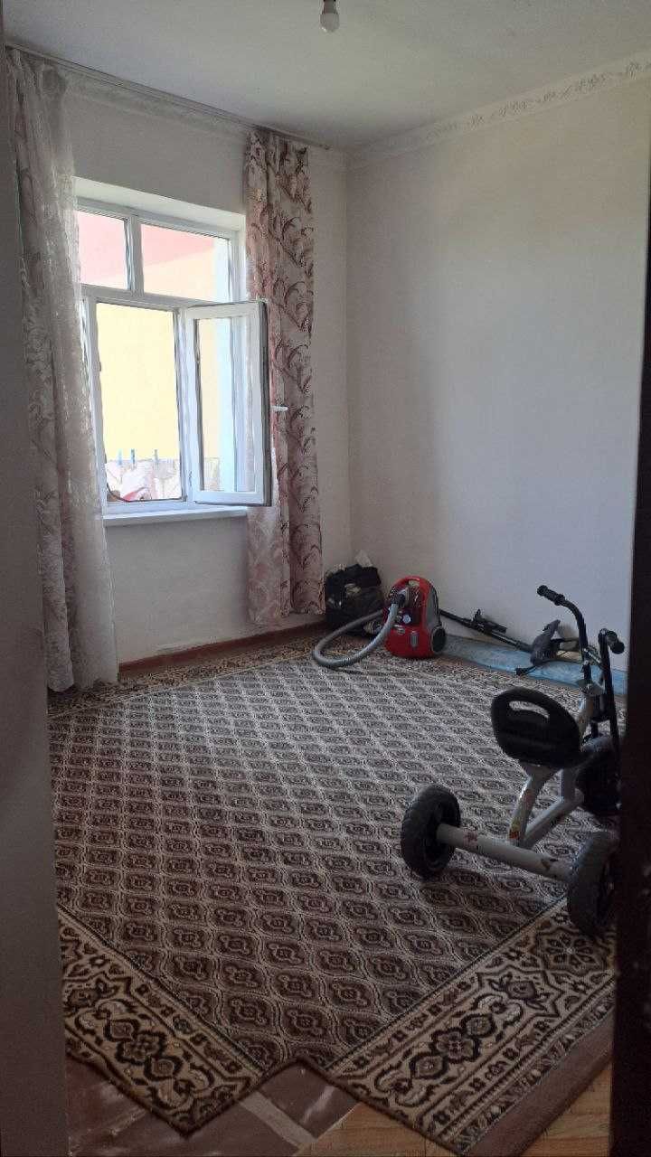 СРОЧНО!! Продаётся 2х комнатная квартира в центре Бекабад  ГОРИТ!!