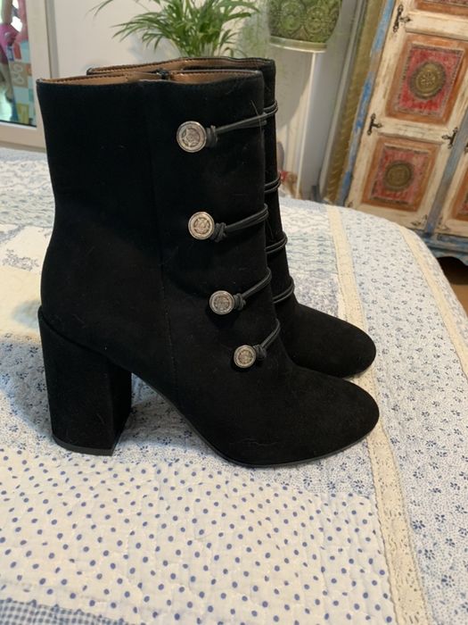 Ghete elegante NOI din piele intoarsa Bianca Di