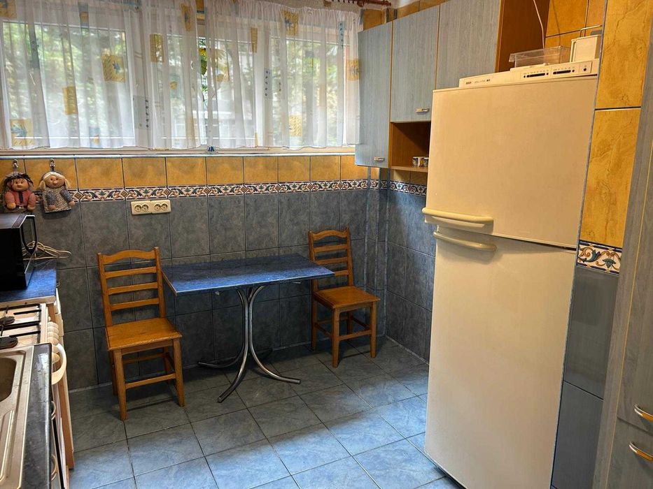 De inchiriat apartament 3 camere zona Mihai Bravu-Vatra Luminoasa