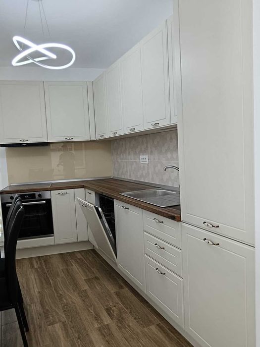 Proprietar dau in chirie apartament 2 camere +parcare complex Elite