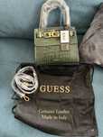 Чанта GUESS. 100% оригинал.Нова.Естествена кожа.С етикети,всичко от до