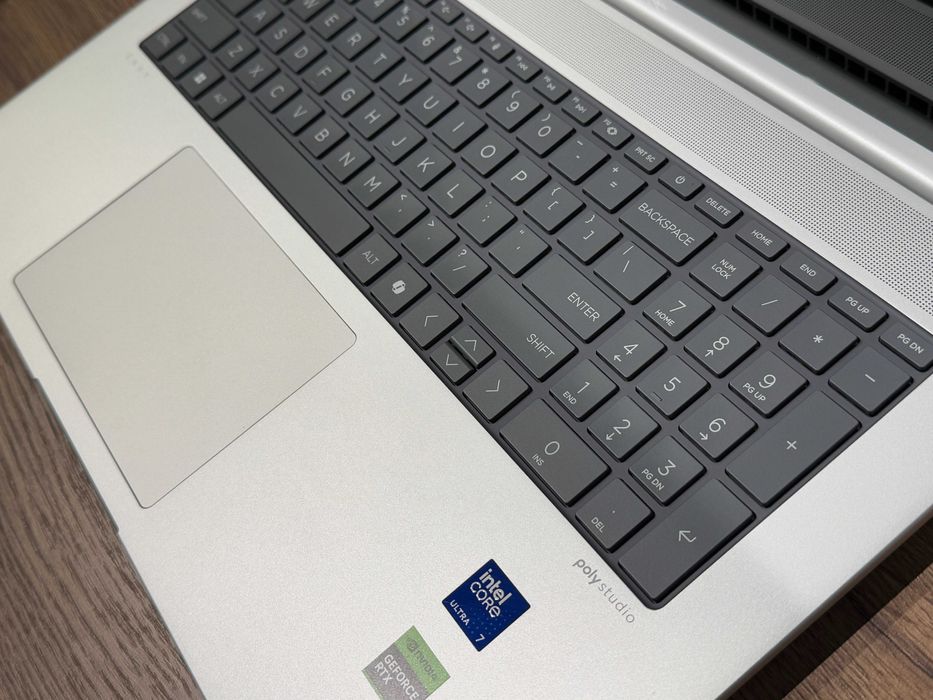 HP Envy 17 Touch Ultra 7 155U 32GB NVIDIA RTX 3050 1TB SSD WiFi7 Win11