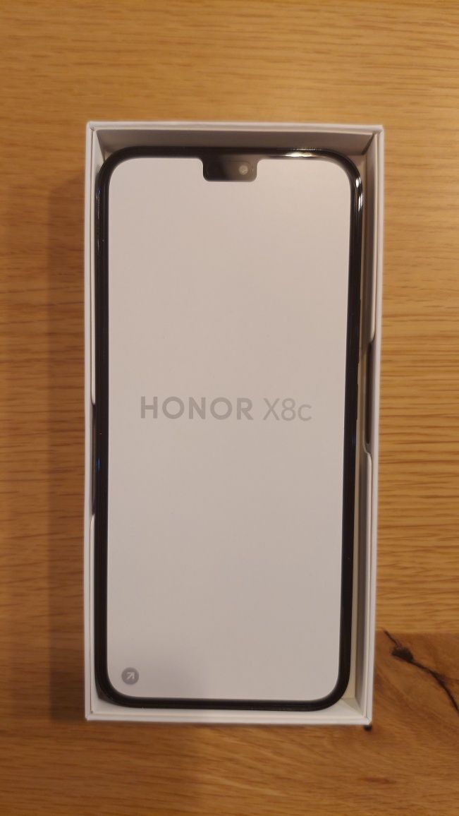 Телефон Honor X8c чисто нов