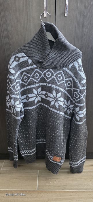 Продавам Пуловер Pepe Jeans