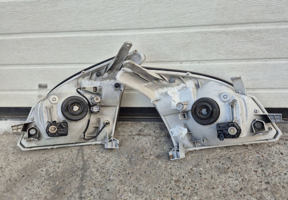 Faruri Originale Toyota Land Cruiser J120. 2002-2009.  Volan stinga.