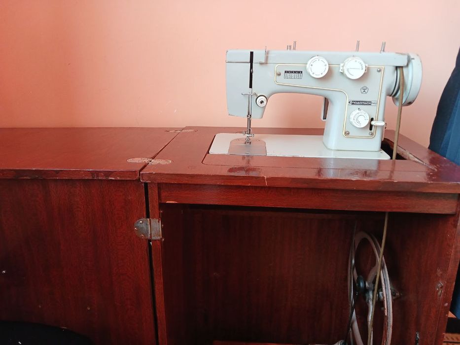 Тикув машинаси. Сотоли бор.