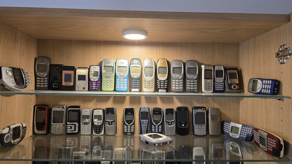 Lot de 190 telefoane vechi de colectie Nokia Ericsson Motorola