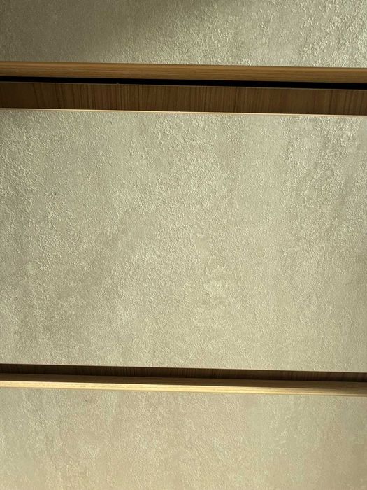 Гардероб-скрин с чекмеджета