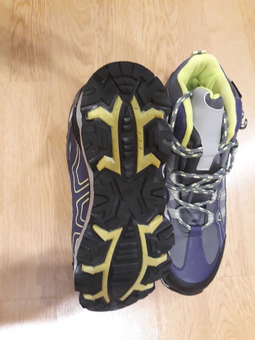 Продавам туристически обувки