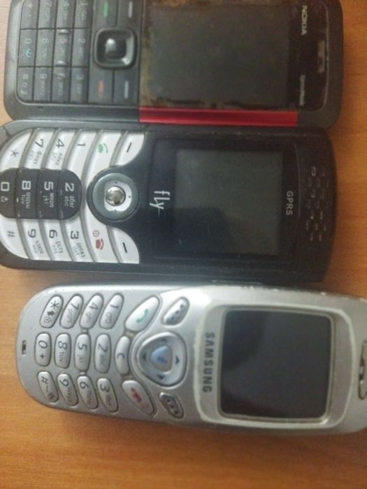 Телефоны продам на запчасти