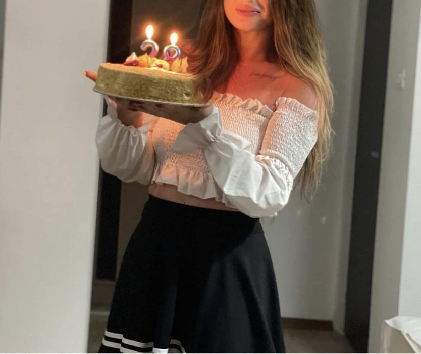 Bluza top cu umerii goi