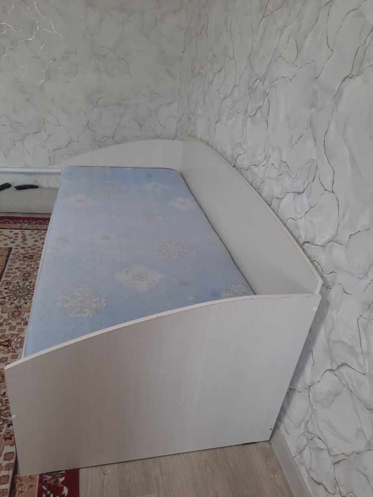 Сервант шкаф диван