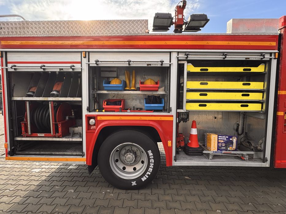 Mașina de pompieri VOLVO FL6 automată, înmatriculată și echipată