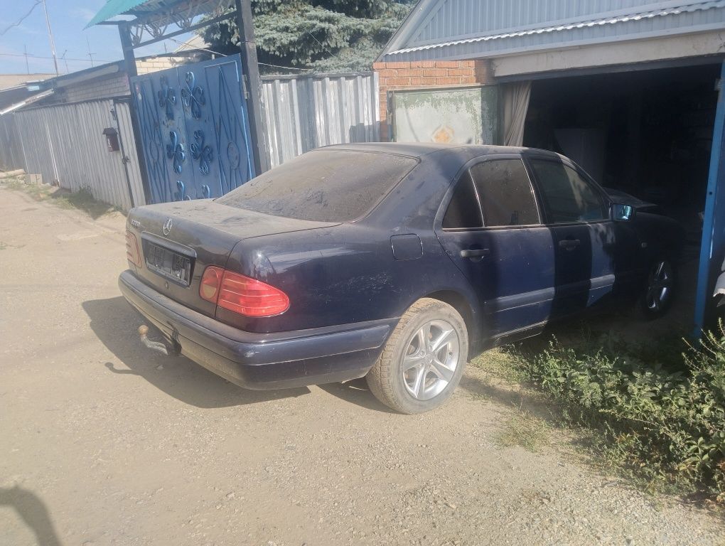 Продам авто w 210. E class classic
