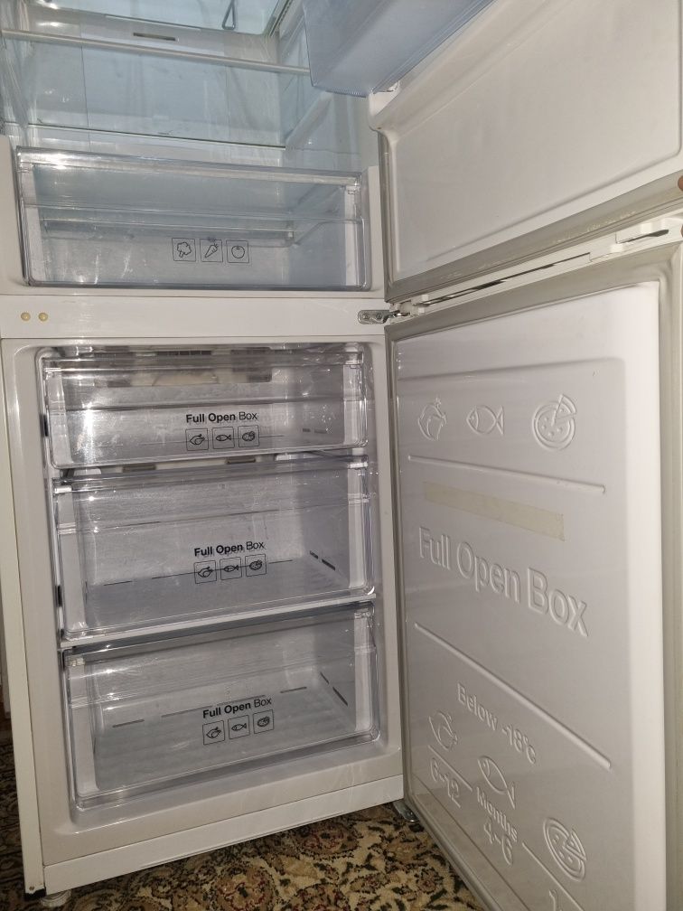 Холодильник Samsung RB31