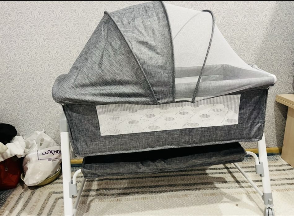 Детская кровать в хорошем состоянии лежали до 4 х месяцев