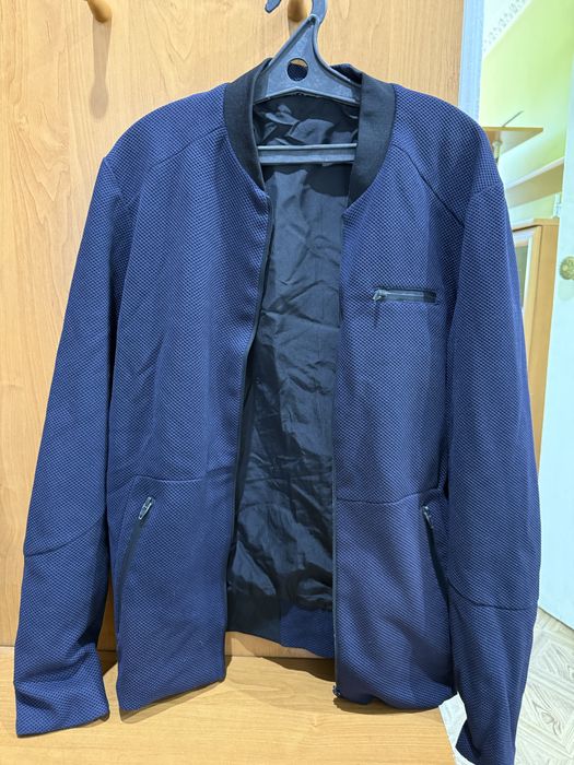 Продам мужскую ветровку