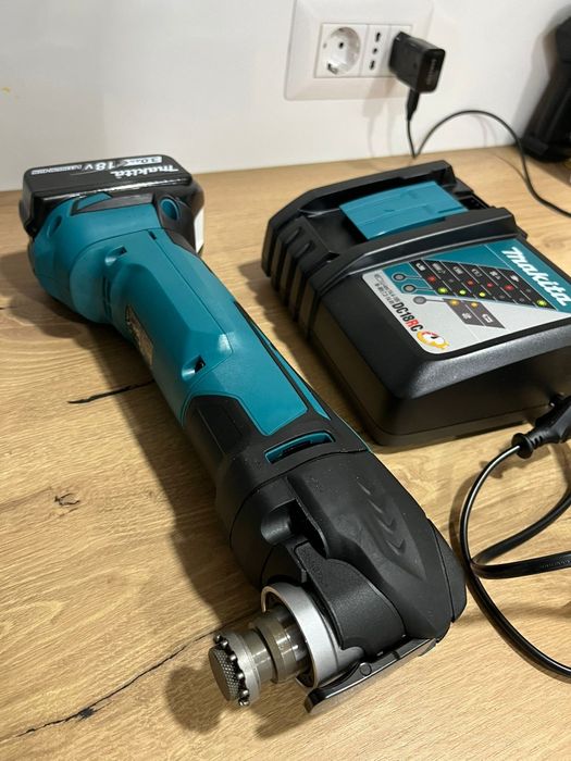 Multifuncțional Makita DTM51 și circular Makita DHS680