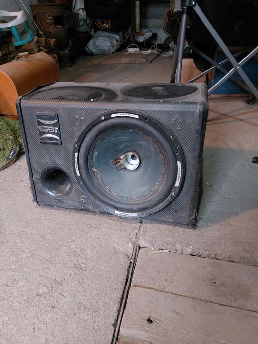 Продам сабвуфер на запчасти
