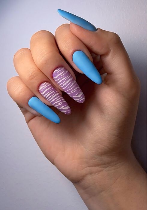 Caut model pentru manichiura gratuit