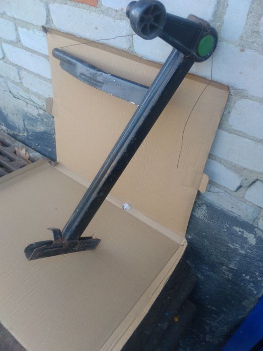 Домкрат автомобильный