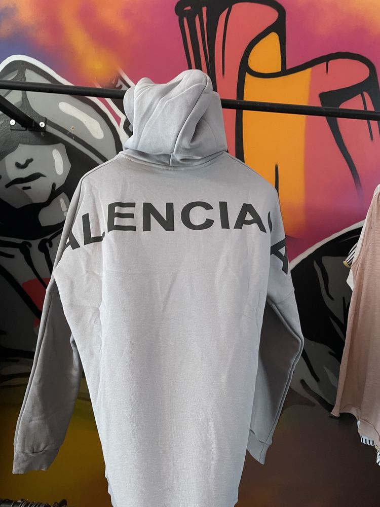 Balenciaga суичер.