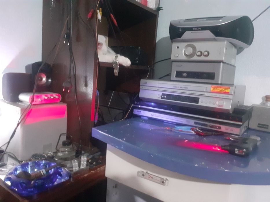 Продам ботинки  45р 6т коньки 43р 10т тюльпан 3т