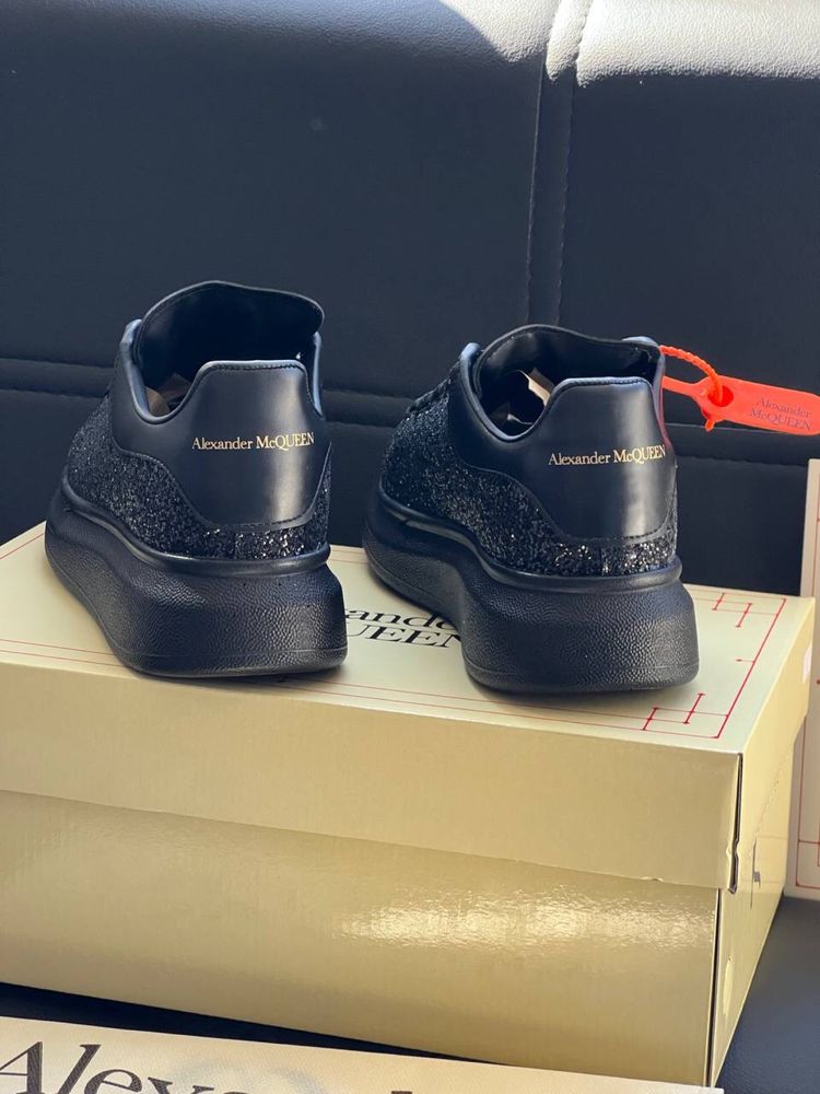 Adidasi Alexander Mcqueen dama noi!