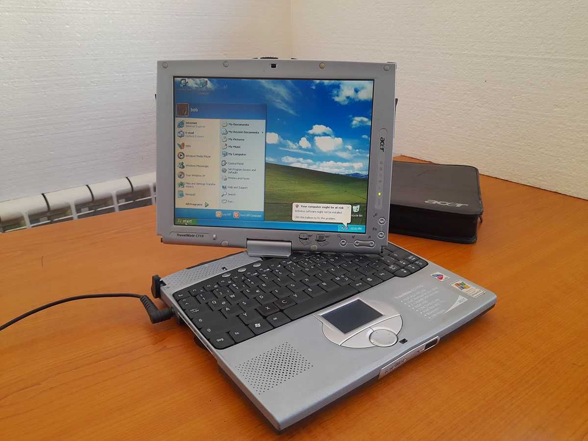 Продавам рядък ретро лаптоп TravelMate C111TCi с Windows Vista и XP