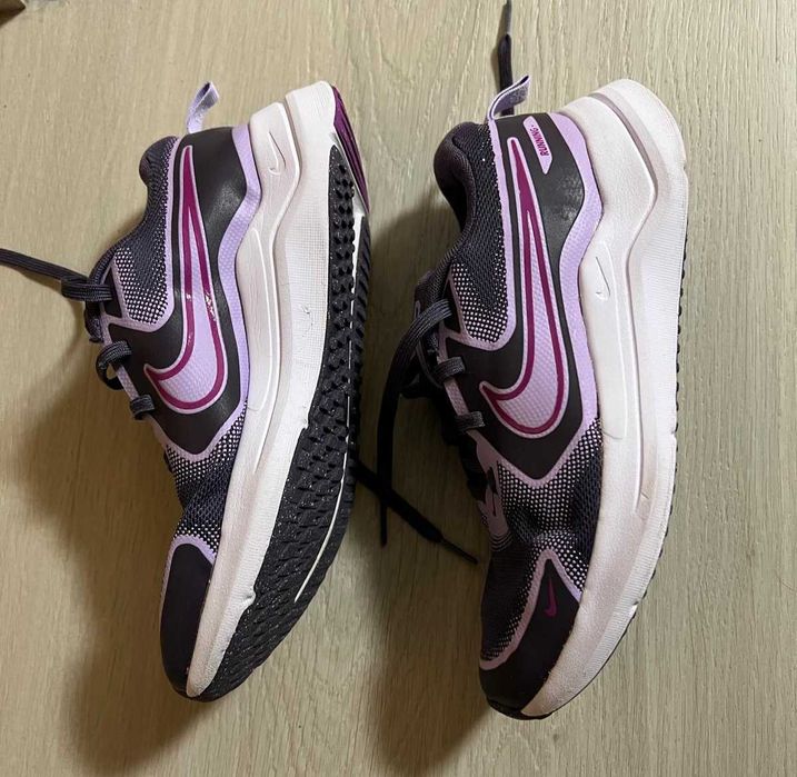 Маратонки Nike Cosmic Runner