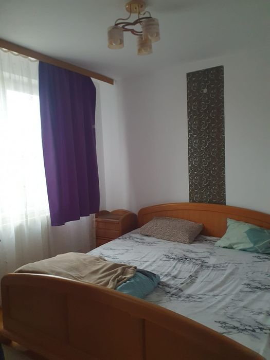 Inchiriez apartament cu 4 camere central