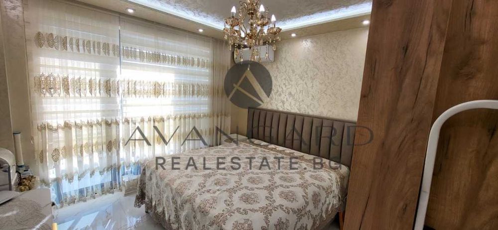 Продава се Двустаен апартамент в Пловдив, Център - 67 кв.м за 2400 €/кв.м - Снимка #4