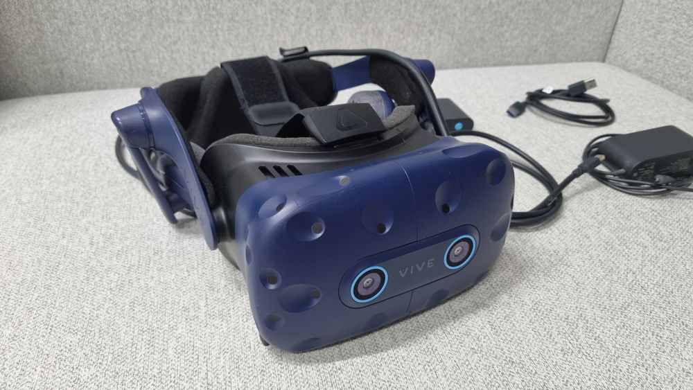 HTC Vive Pro Eye (Headset only)