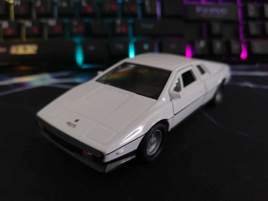 Лотус Есприт '79 в мащаб 1:34