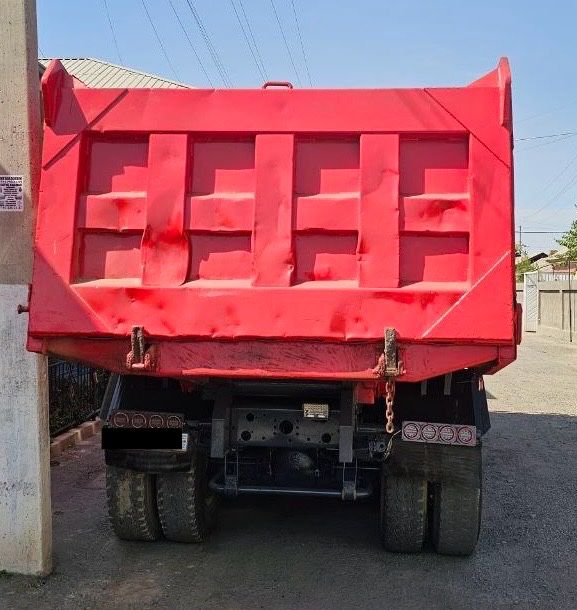 Самосвал HOWO Sinotruk 25 тонна сотилади