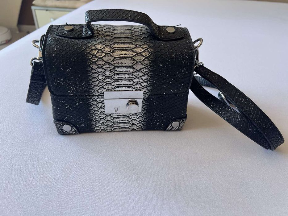 Красива дамска чантичка