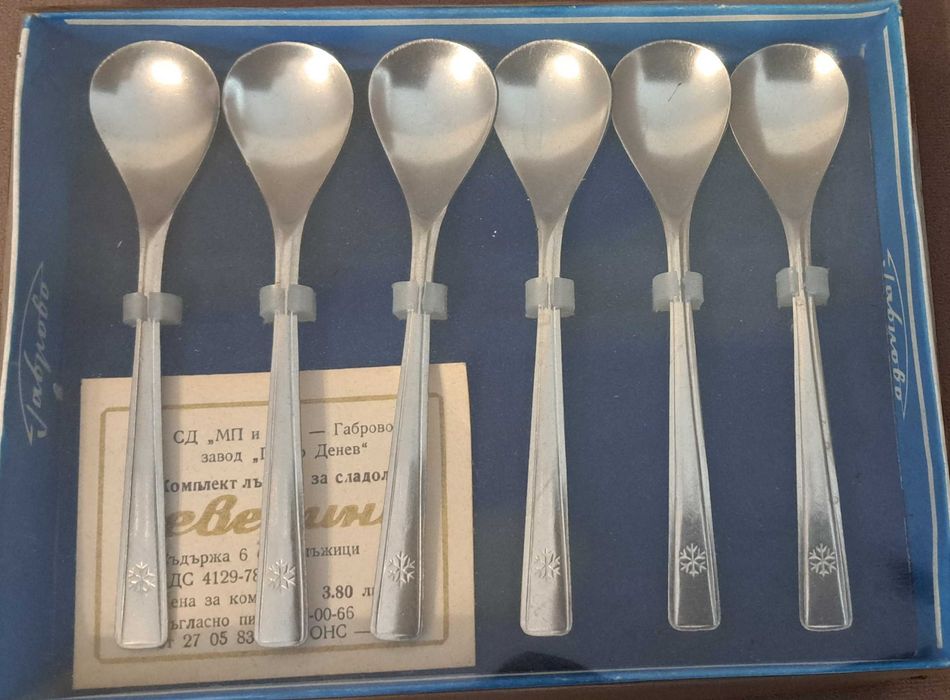 Комплект нови лъжички за кафе или чай
