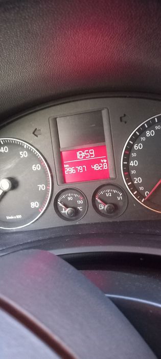 Vând Golf 5 1.4benzina