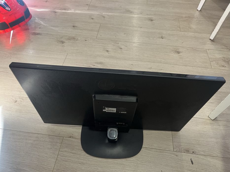 Минитор LG Диагональ 23