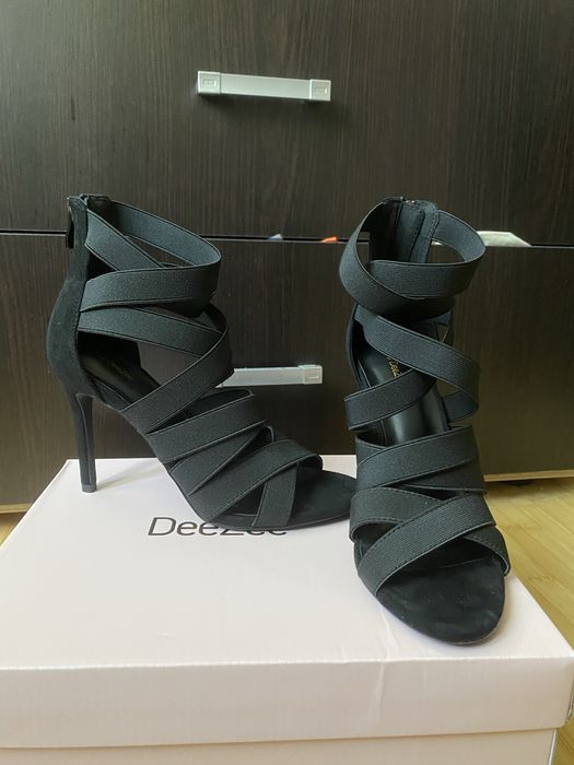 Sandale cu toc,negre, impecabile