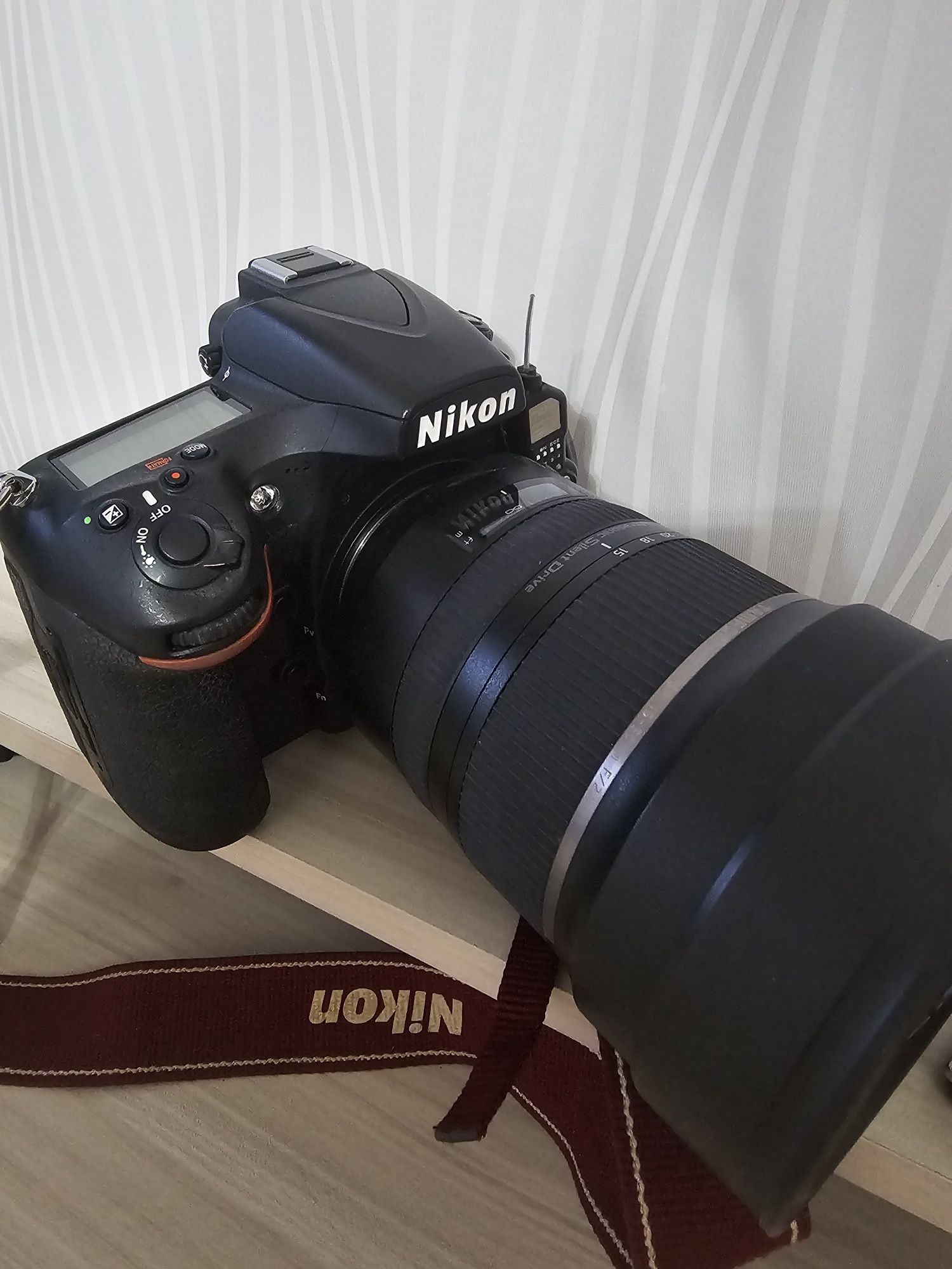 DSLR  Nikon D810