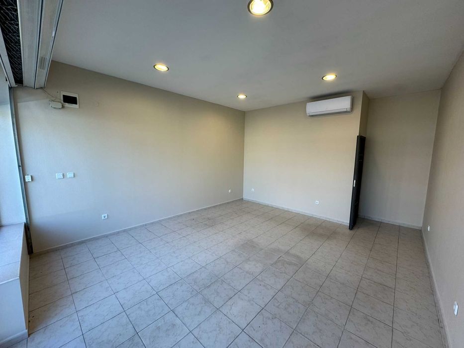 Дава се под наем Магазин в София, Надежда 4 - 40 кв.м за 612 € - Снимка #2