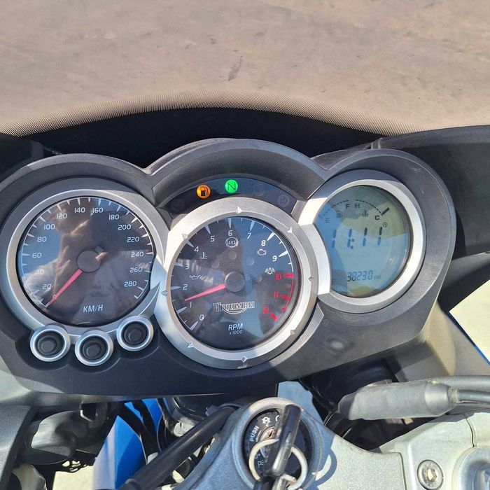 Triumph Sprint ST 1050